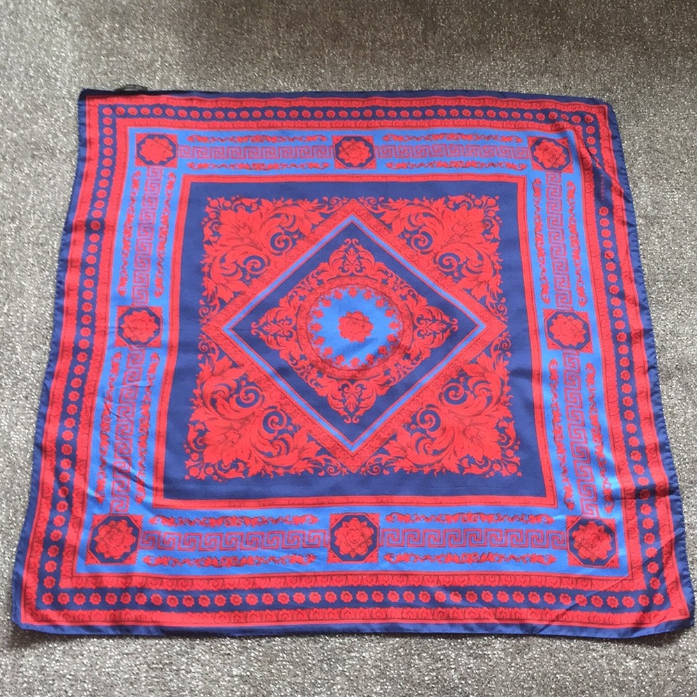 Versace 100%silk 34x34